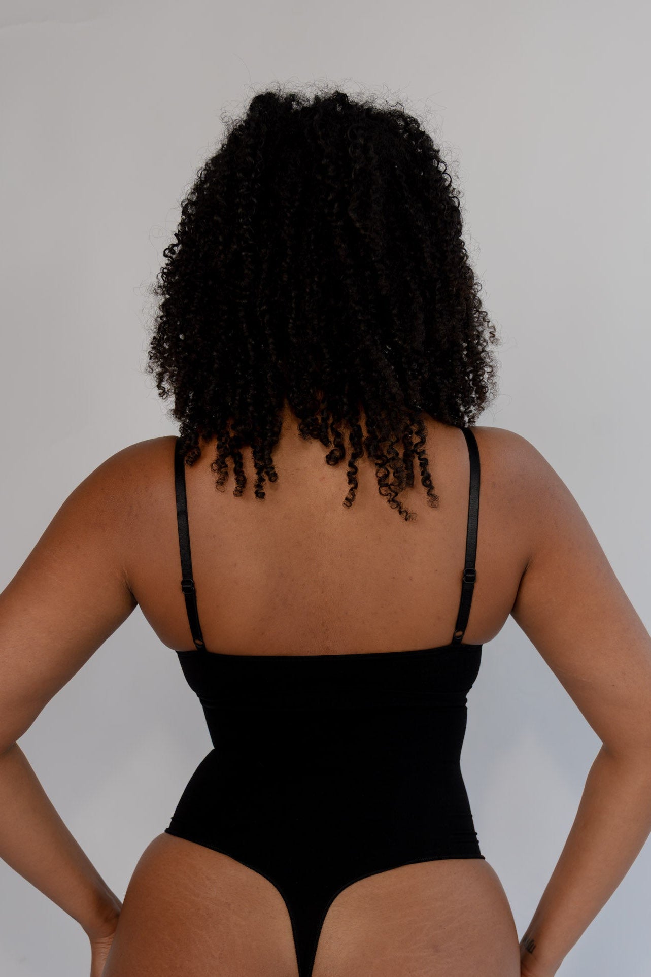 Defined Shape High Waist Tanga - Schwarz