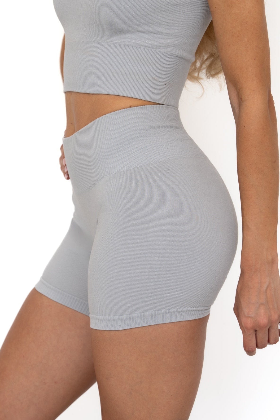 Ripped Essential Short - Hellgrau