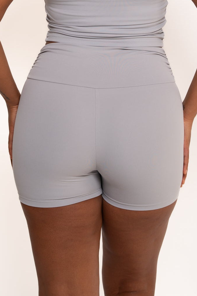 Gathered Essential Shorts ohne Scrunch - Grau